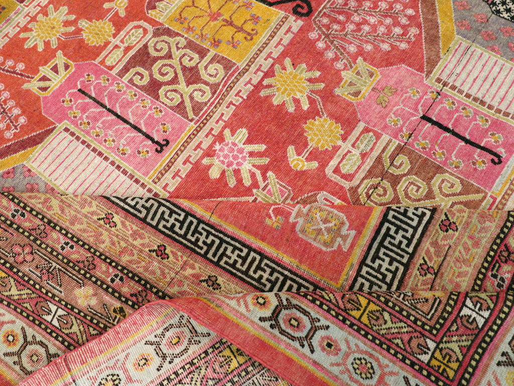 Antique East Turkestan Vase Khotan Small Room Size Carpet, No.31144 - Galerie Shabab