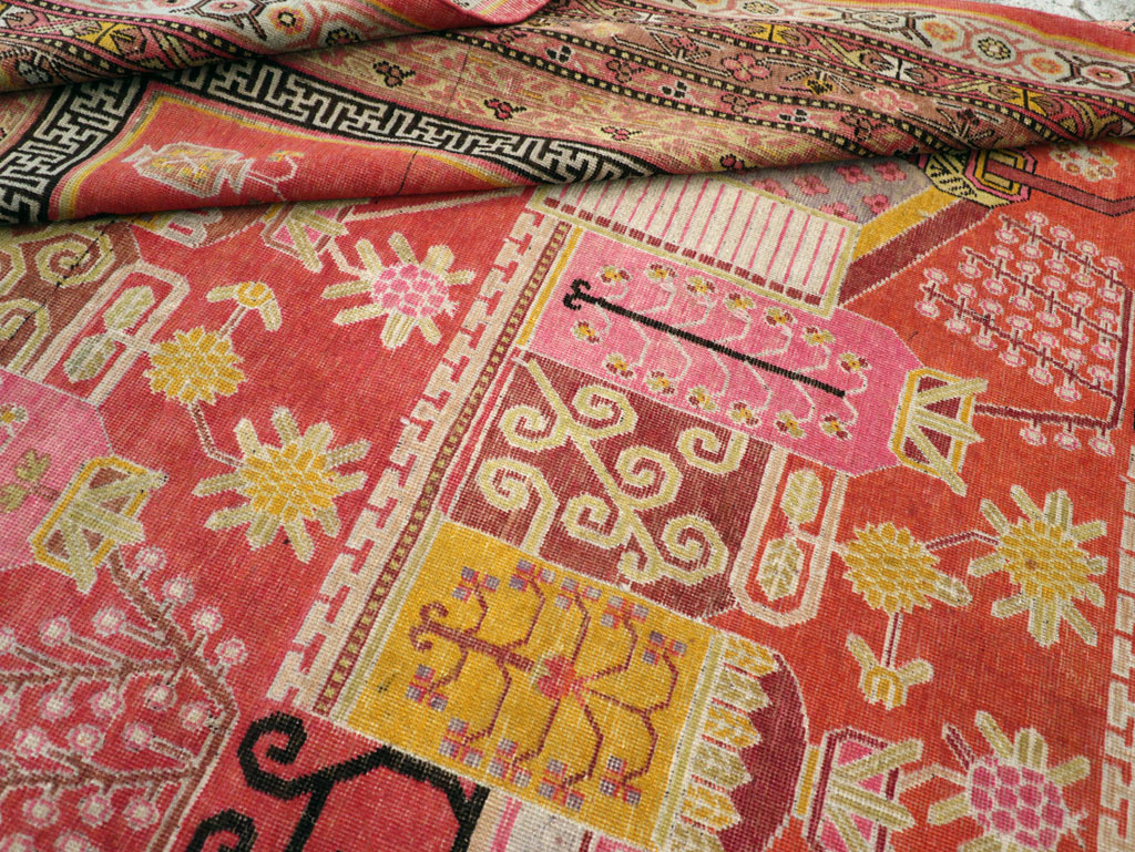 Antique East Turkestan Vase Khotan Small Room Size Carpet, No.31144 - Galerie Shabab