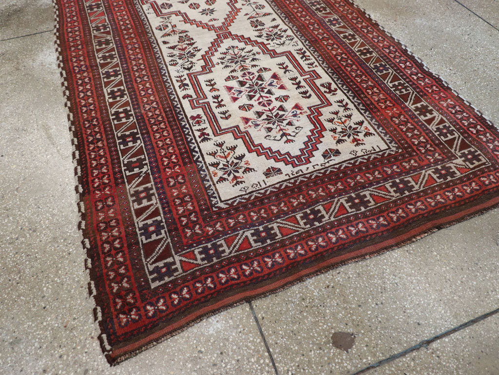 Vintage Persian Baluch Accent Rug, No.31147 - Galerie Shabab
