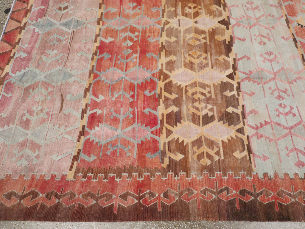 Vintage Turkish Flatweave Kilim Room Size Carpet, No.31152 - Galerie Shabab