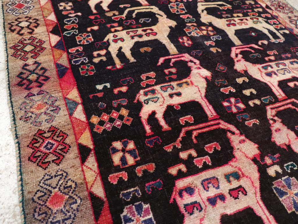 Vintage Pictorial Persian Shiraz Rug, No.31154 - Galerie Shabab