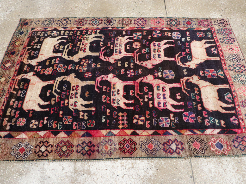Vintage Pictorial Persian Shiraz Rug, No.31154 - Galerie Shabab