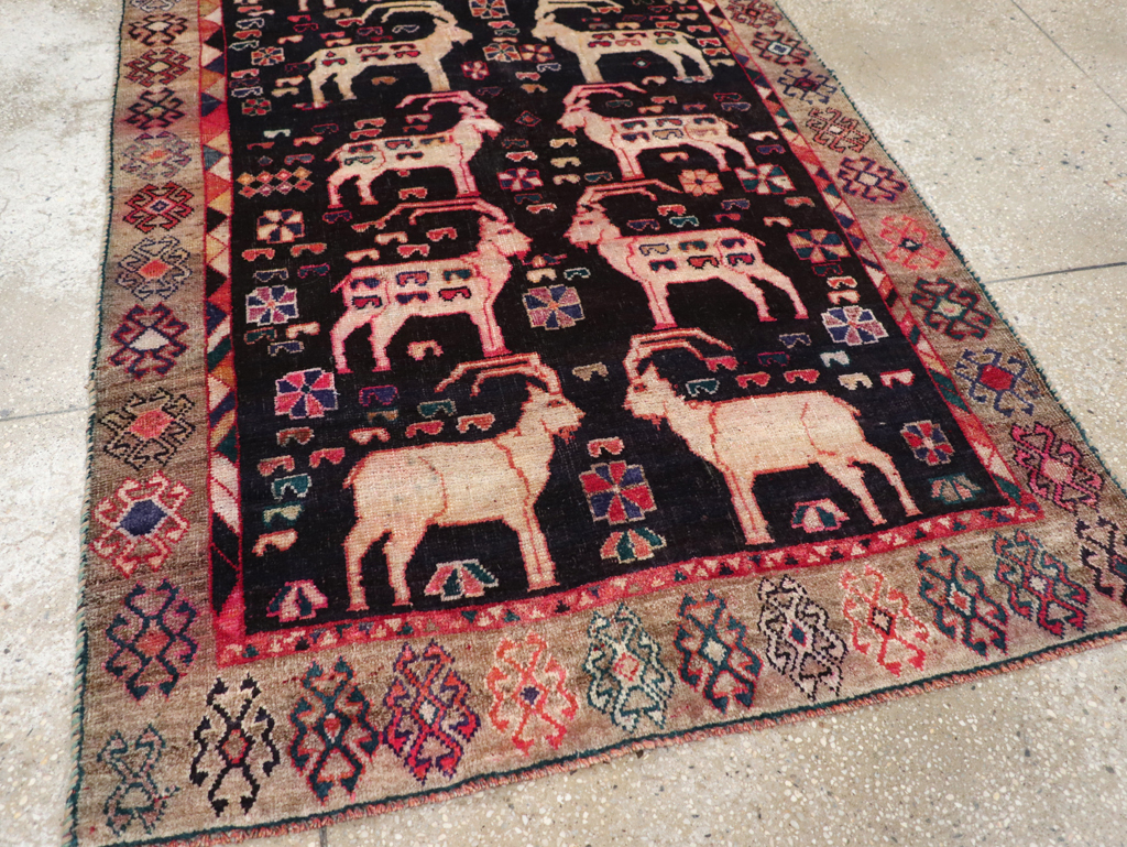 Vintage Pictorial Persian Shiraz Rug, No.31154 - Galerie Shabab