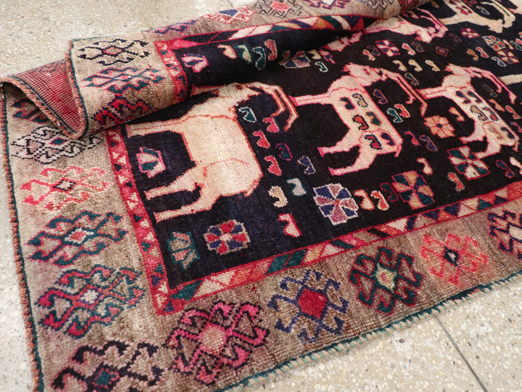 Vintage Pictorial Persian Shiraz Rug, No.31154 - Galerie Shabab