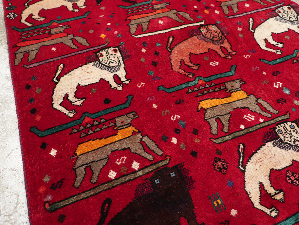 Vintage Persian Pictorial Shiraz Rug, No.31155 - Galerie Shabab