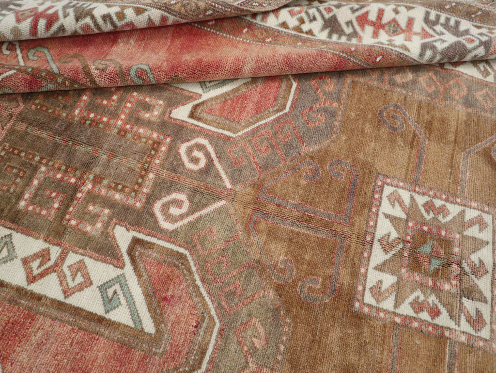 Vintage Turkish Anatolian Small Room Size Carpet, No.31168 - Galerie Shabab