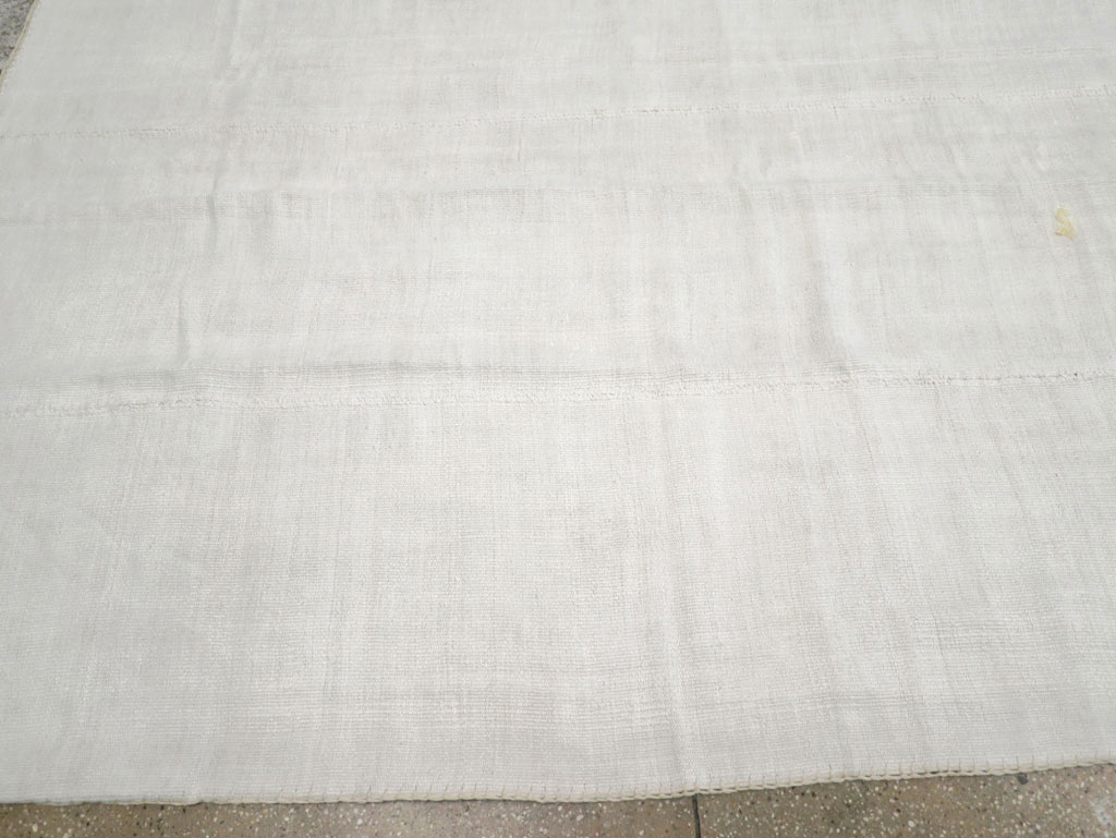 Vintage Turkish Flatweave Kilim Room Size Carpet, No.31175 - Galerie Shabab