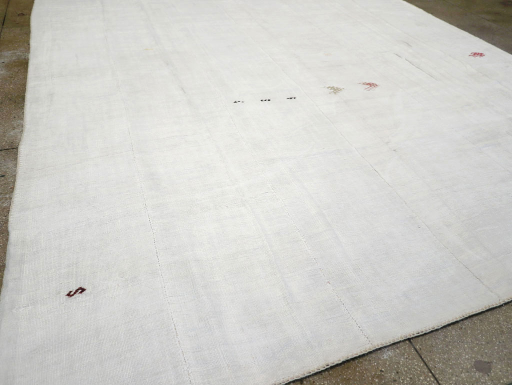 Vintage Turkish Flatweave Kilim Room Size Carpet, No.31175 - Galerie Shabab