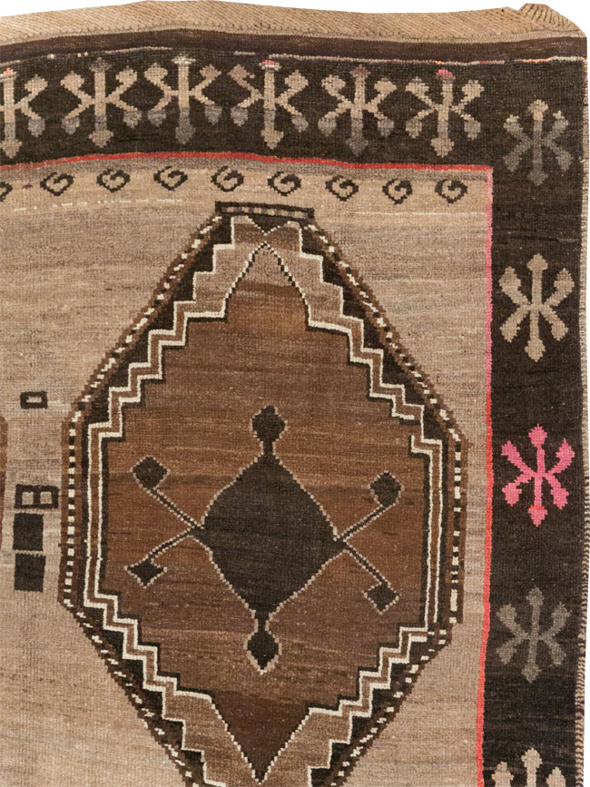 Vintage Turkish Anatolian Tribal Small Room Size Carpet, No.31200 - Galerie Shabab