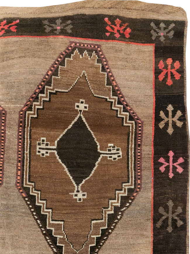 Vintage Turkish Anatolian Tribal Small Room Size Carpet, No.31200 - Galerie Shabab