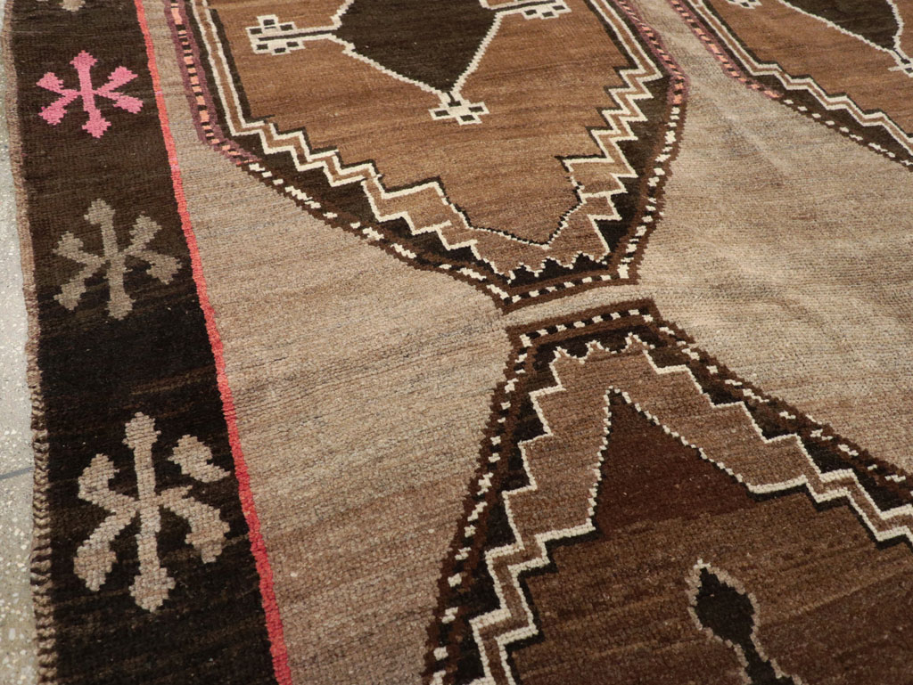 Vintage Turkish Anatolian Tribal Small Room Size Carpet, No.31200 - Galerie Shabab