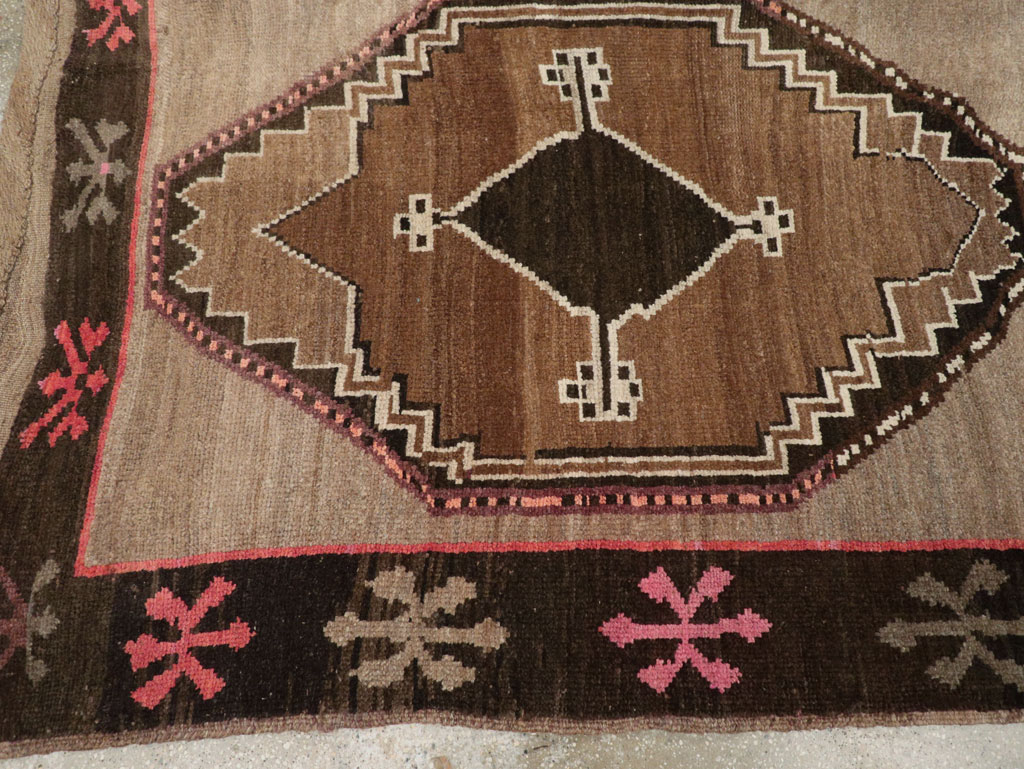 Vintage Turkish Anatolian Tribal Small Room Size Carpet, No.31200 - Galerie Shabab