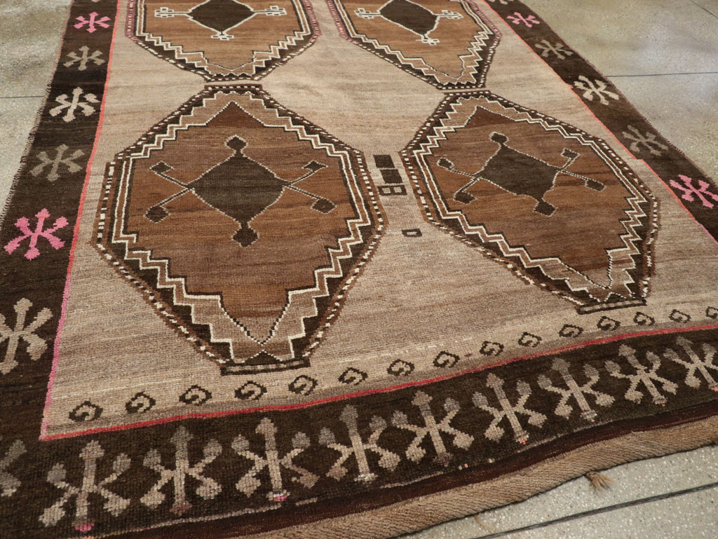 Vintage Turkish Anatolian Tribal Small Room Size Carpet, No.31200 - Galerie Shabab
