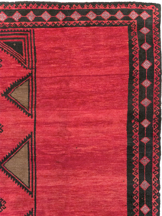 Vintage Turkish Anatolian Tribal Room Size Carpet, No.31202 - Galerie Shabab