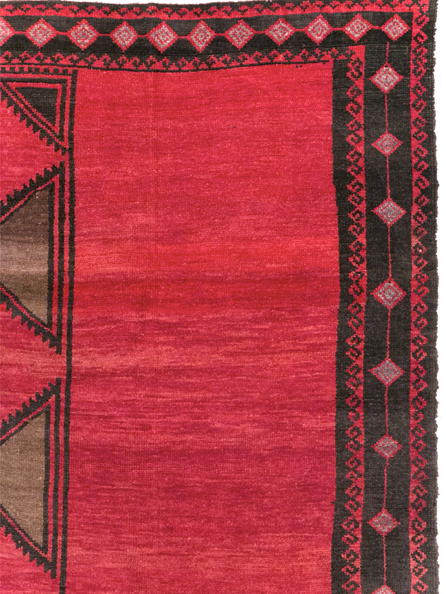 Vintage Turkish Anatolian Tribal Room Size Carpet, No.31202 - Galerie Shabab