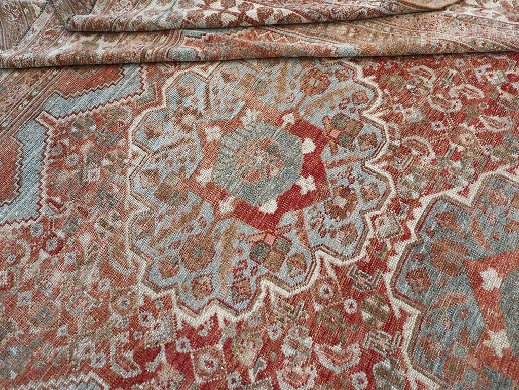 Antique Persian Shiraz Small Room Size Carpet, No.31215 - Galerie Shabab