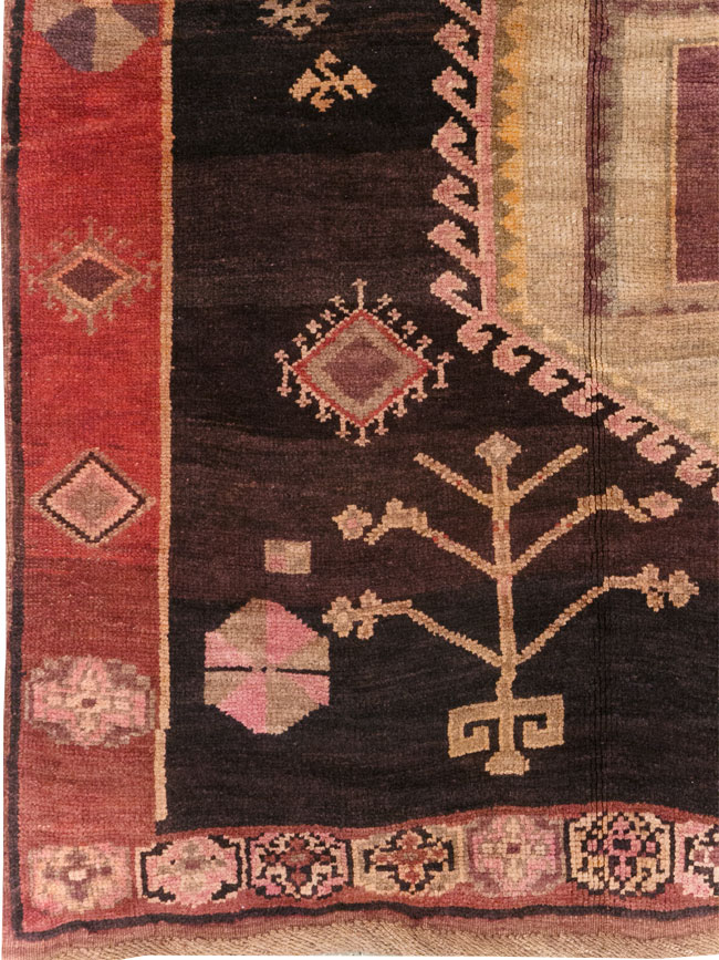 Vintage Turkish Anatolian Tribal Room Size Carpet, No.31218 - Galerie Shabab