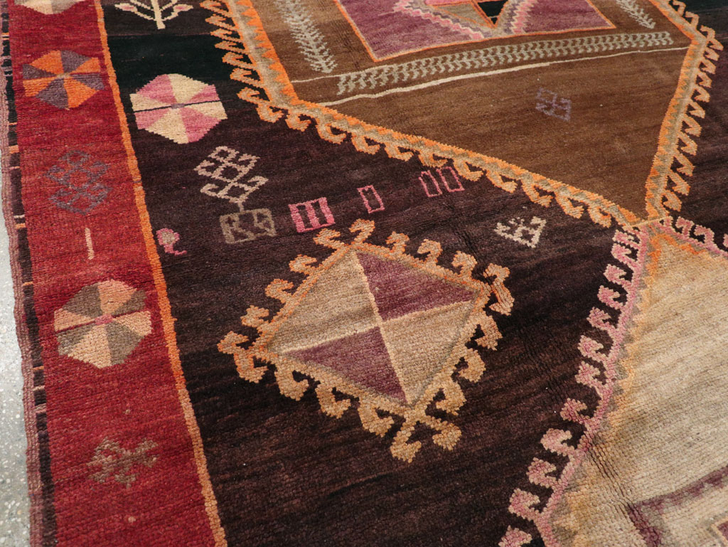 Vintage Turkish Anatolian Tribal Room Size Carpet, No.31218 - Galerie Shabab