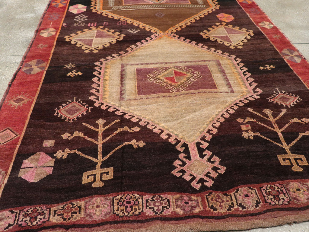 Vintage Turkish Anatolian Tribal Room Size Carpet, No.31218 - Galerie Shabab