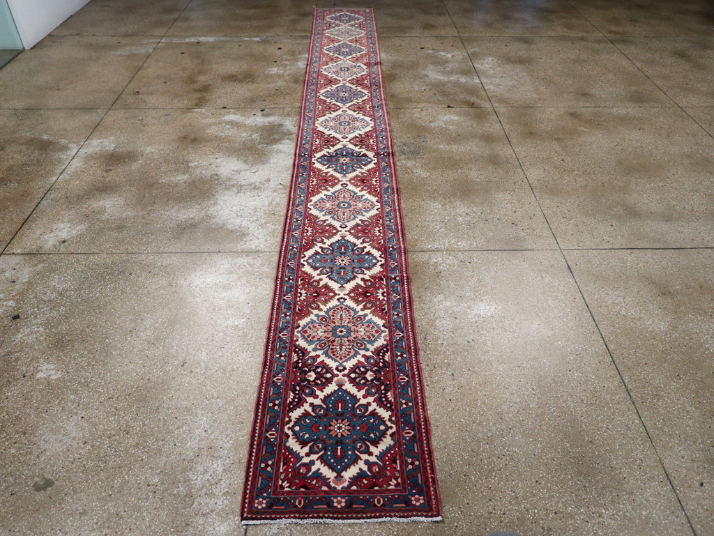 Vintage Persian Hamadan Runner, No.31224 - Galerie Shabab