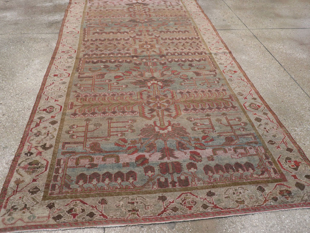 Antique Persian Bakhtiari Gallery Rug, No.31231 - Galerie Shabab