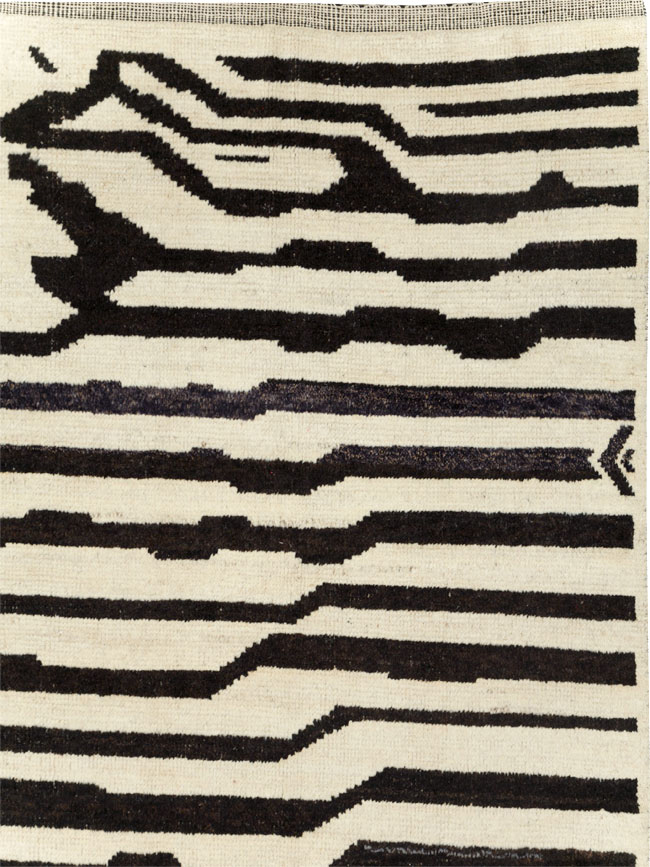 Contemporary Turkish Zebra Print Room Size Carpet, No.31243 - Galerie Shabab