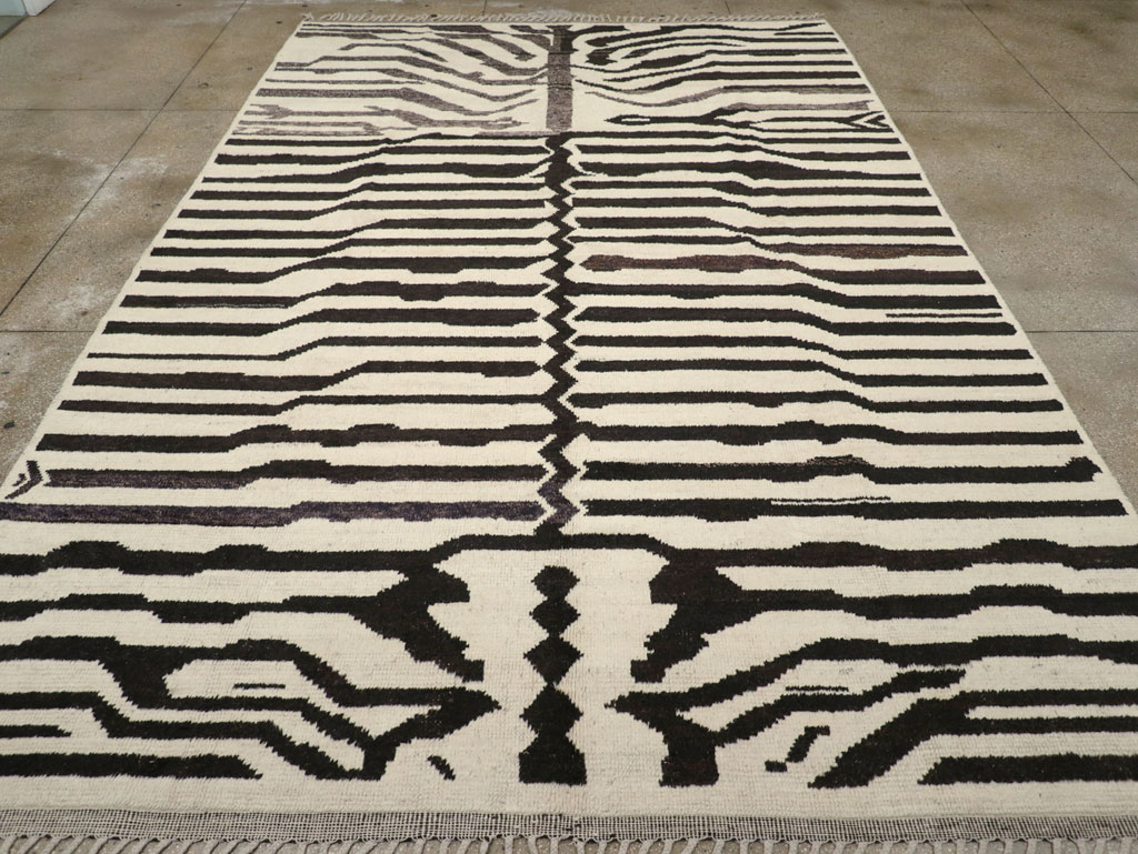 Contemporary Turkish Zebra Print Room Size Carpet, No.31243 - Galerie Shabab