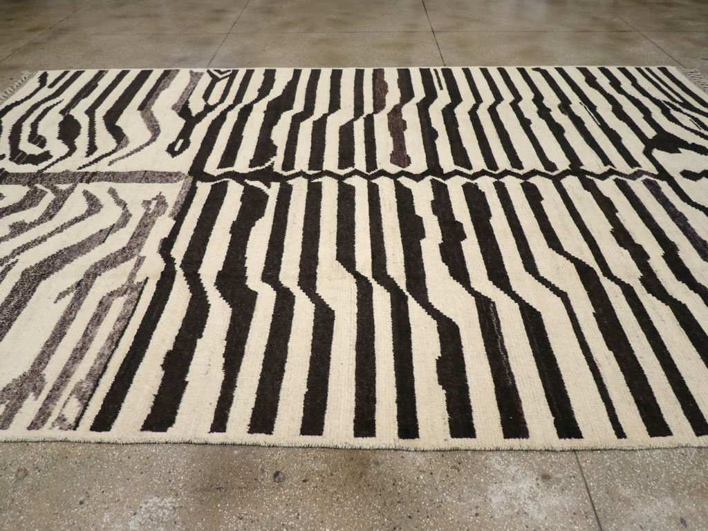Contemporary Turkish Zebra Print Room Size Carpet, No.31243 - Galerie Shabab
