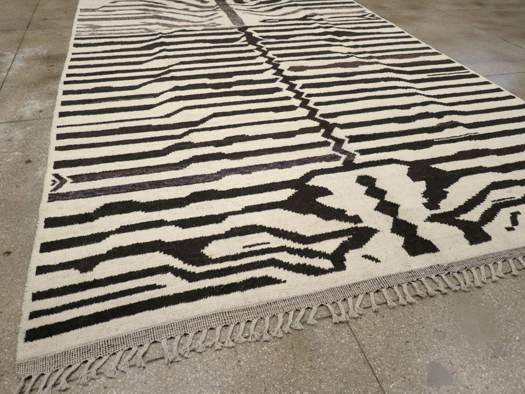Contemporary Turkish Zebra Print Room Size Carpet, No.31243 - Galerie Shabab