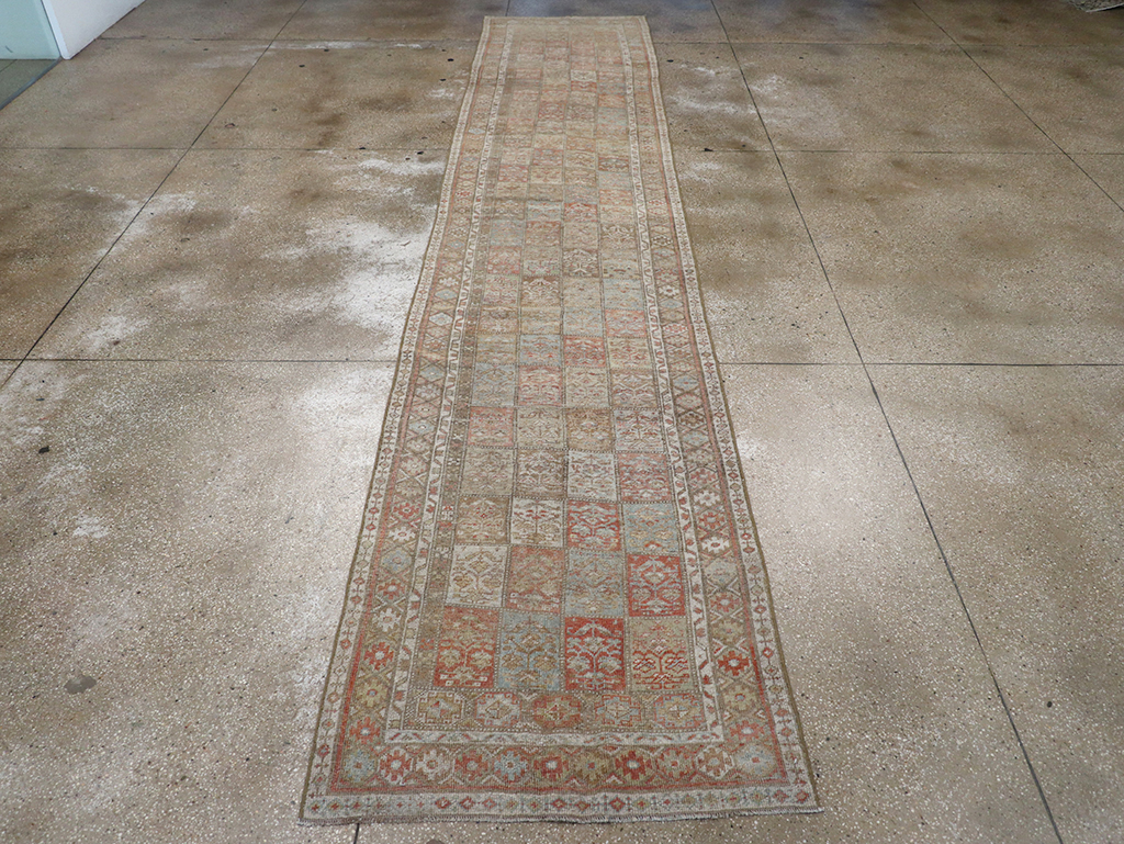 Antique Persian Kurd Bidjar Long Runner, No.31255 - Galerie Shabab