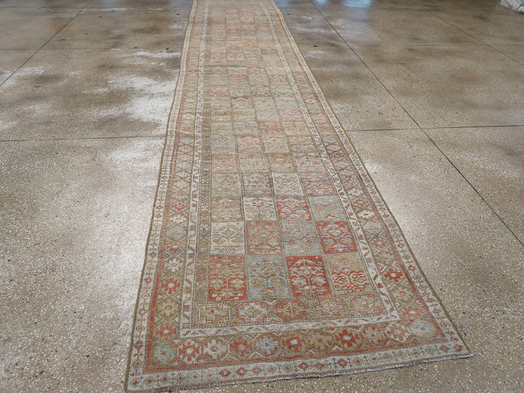 Antique Persian Kurd Bidjar Long Runner, No.31255 - Galerie Shabab