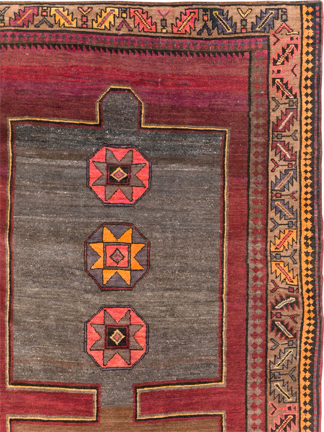 Vintage Turkish Anatolian Long Room Size Carpet, No.31268 - Galerie Shabab