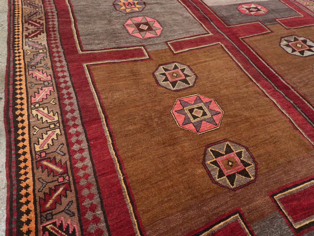Vintage Turkish Anatolian Long Room Size Carpet, No.31268 - Galerie Shabab