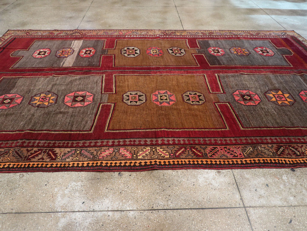 Vintage Turkish Anatolian Long Room Size Carpet, No.31268 - Galerie Shabab