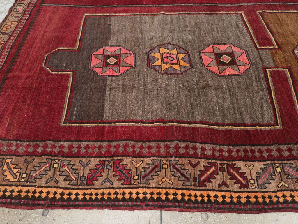 Vintage Turkish Anatolian Long Room Size Carpet, No.31268 - Galerie Shabab