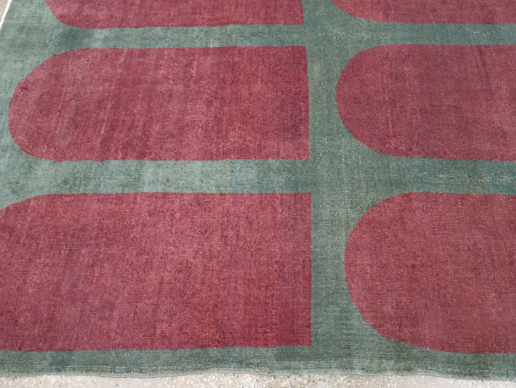 Vintage Turkish Art Deco Style Room Size Carpet, No.31273 - Galerie Shabab