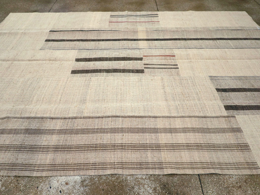Vintage Turkish Flatweave Kilim Room Size Carpet, No.31287 - Galerie Shabab