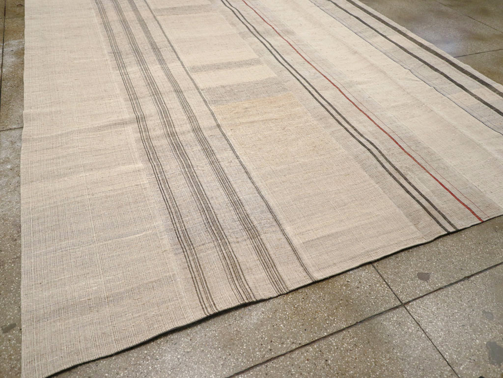 Vintage Turkish Flatweave Kilim Room Size Carpet, No.31290 - Galerie Shabab