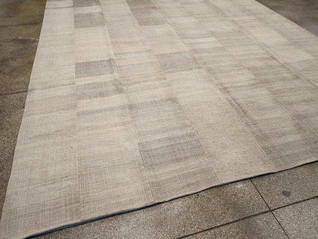 Vintage Turkish Flatweave Kilim Large Room Size Carpet, No.31291 - Galerie Shabab