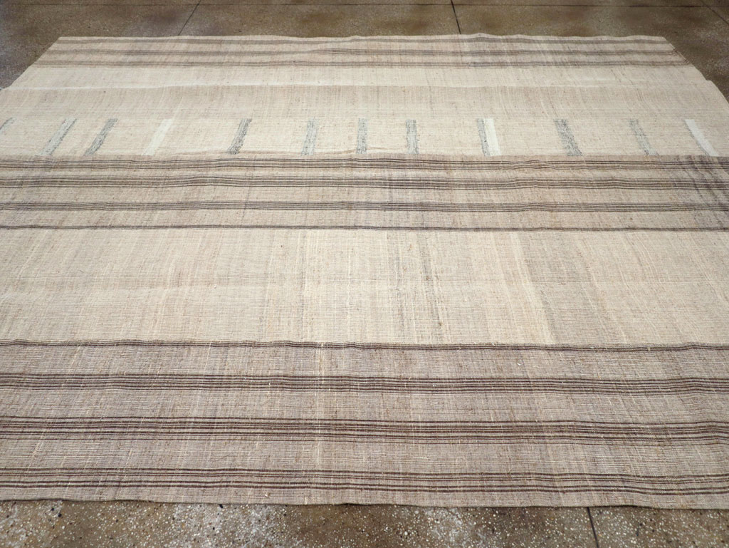 Vintage Turkish Flatweave Kilim Room Size Carpet, No.31292 - Galerie Shabab