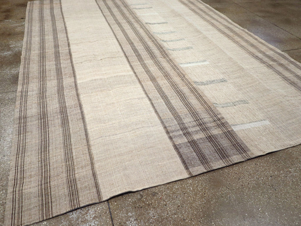 Vintage Turkish Flatweave Kilim Room Size Carpet, No.31292 - Galerie Shabab