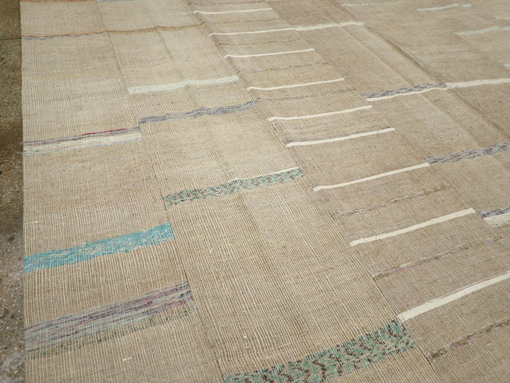 Vintage Turkish Flatweave Kilim Room Size Carpet, No.31298 - Galerie Shabab