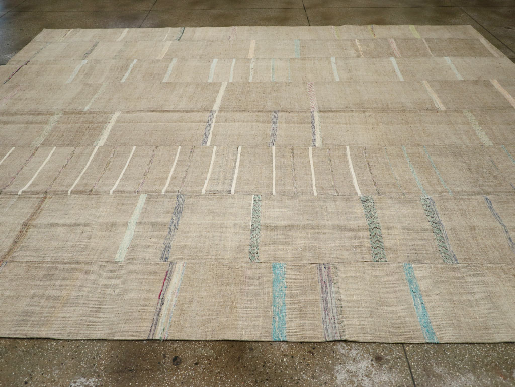Vintage Turkish Flatweave Kilim Room Size Carpet, No.31298 - Galerie Shabab
