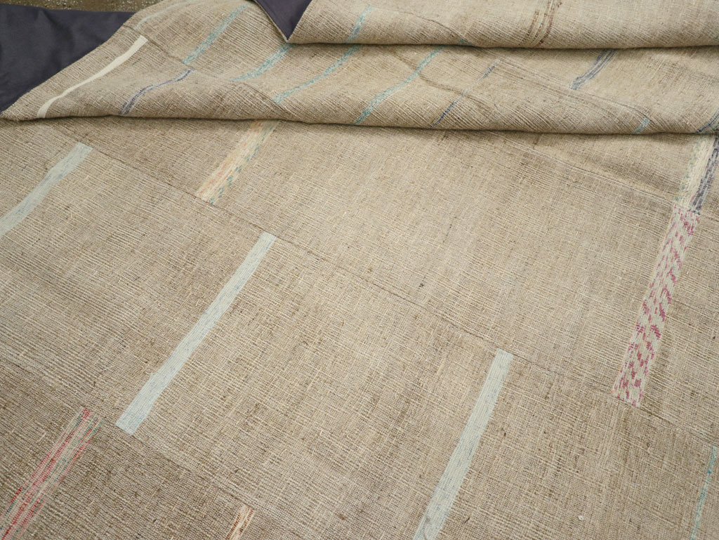 Vintage Turkish Flatweave Kilim Room Size Carpet, No.31298 - Galerie Shabab