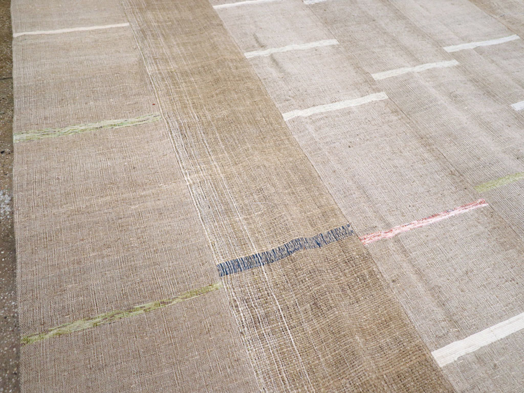 Vintage Turkish Flatweave Kilim Room Size Carpet, No.31301 - Galerie Shabab