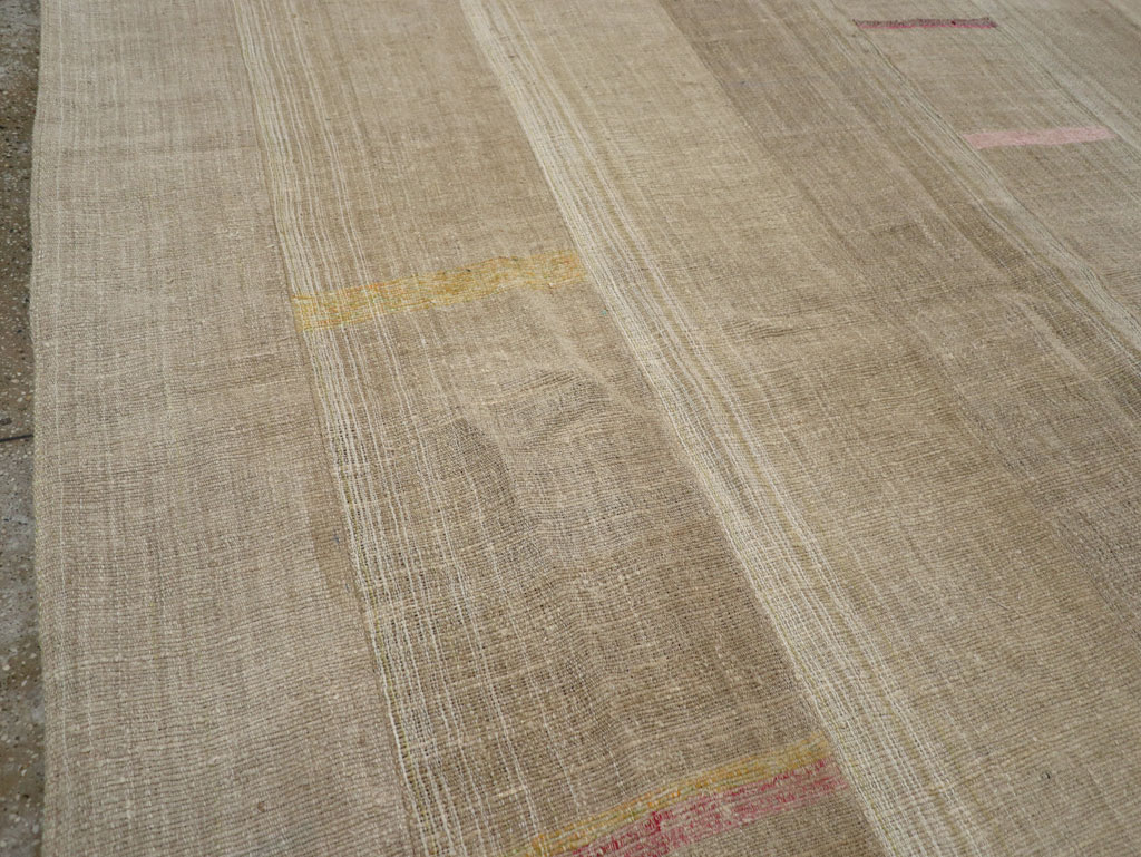 Vintage Turkish Flatweave Kilim Room Size Carpet, No.31302 - Galerie Shabab