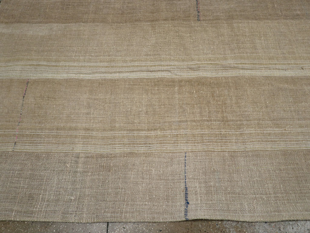 Vintage Turkish Flatweave Kilim Room Size Carpet, No.31302 - Galerie Shabab