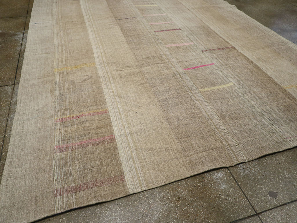 Vintage Turkish Flatweave Kilim Room Size Carpet, No.31302 - Galerie Shabab