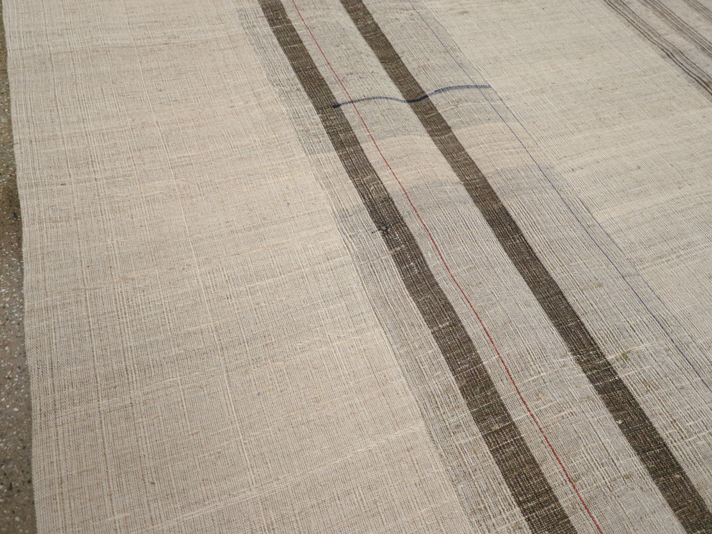 Vintage Turkish Flatweave Kilim Room Size Carpet, No.31307 - Galerie Shabab