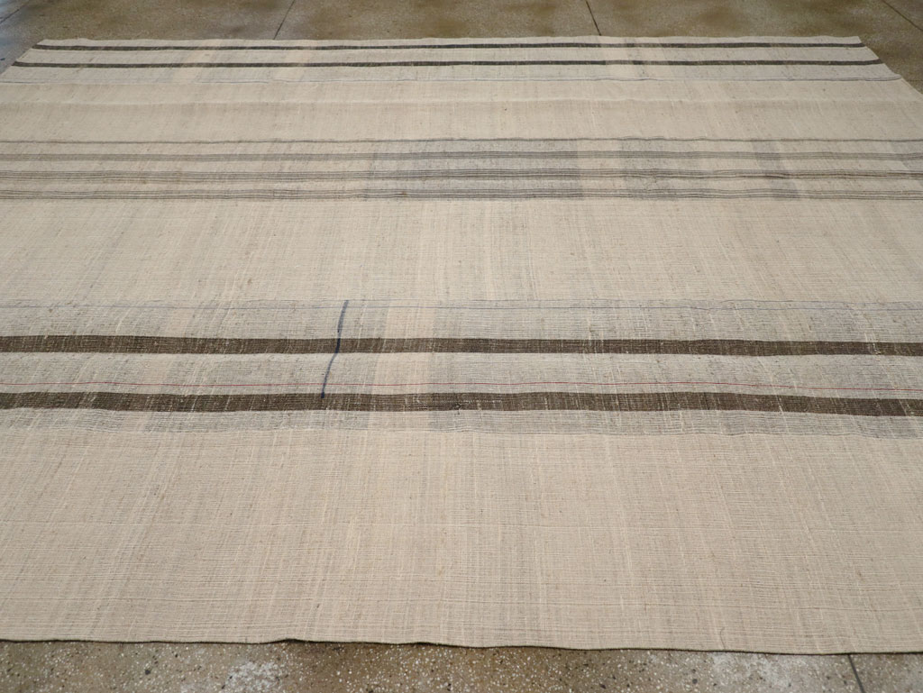 Vintage Turkish Flatweave Kilim Room Size Carpet, No.31307 - Galerie Shabab